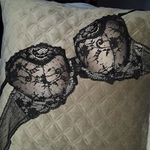 Victorias Secret lacey bra 32D